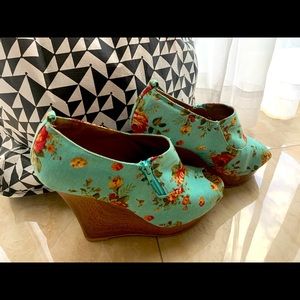 Torquoise Floral Wedges